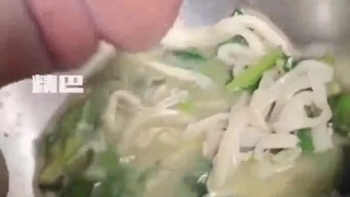 高价包下极品外围女共度春宵～富豪还请摄影师帮忙纪录下来！