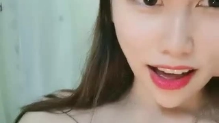 迈开腿尝尝你的草莓陶软三女一男淫伦秀