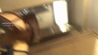 澳门网再发老婆3P，被单男猛插狂干。