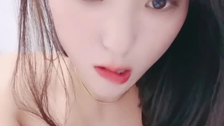跨种族同性恋少女接受怪物阴茎