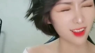 💖 剧情演绎当着男友的面和妹夫妹妹玩双飞，小鲜肉妹夫年轻没一会就射了