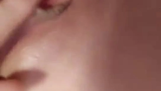 萍姐忙里偷闲出来伺候