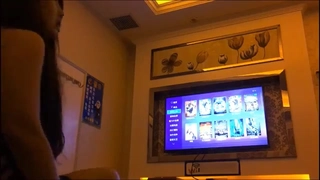 青少年色情片,有吞咽和射精游戏:宿舍里的狂野夜晚