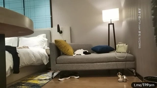 艹一会拳一会，母猪爽的嗷嗷叫
