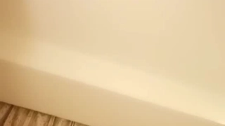 妹子为了还债被内射，委屈的要哭了
