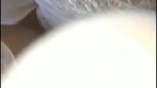大学生被肌肉发达的健美运动员满足了娇小的身体